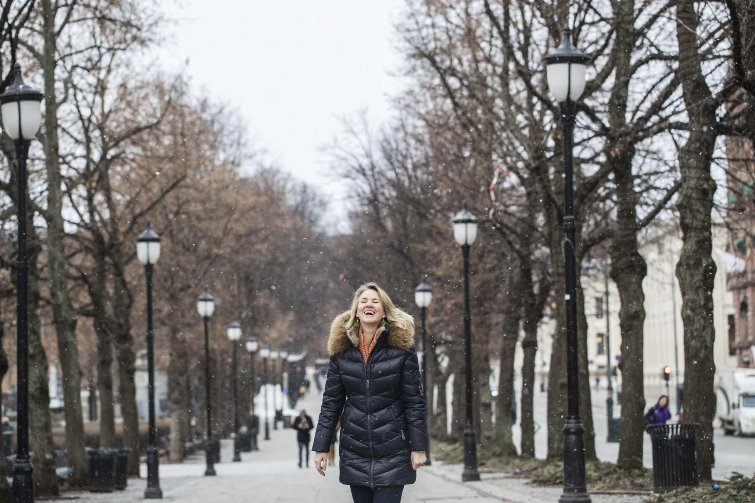 Ingrid Prillard står ute, Reduser sykefravær