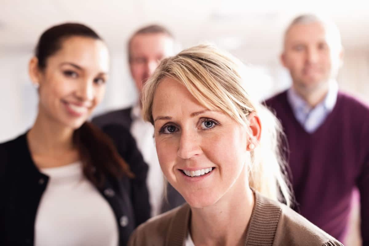 Selvinnsikt: En gruppe på fire med en blond kvinne i forgrunnen.