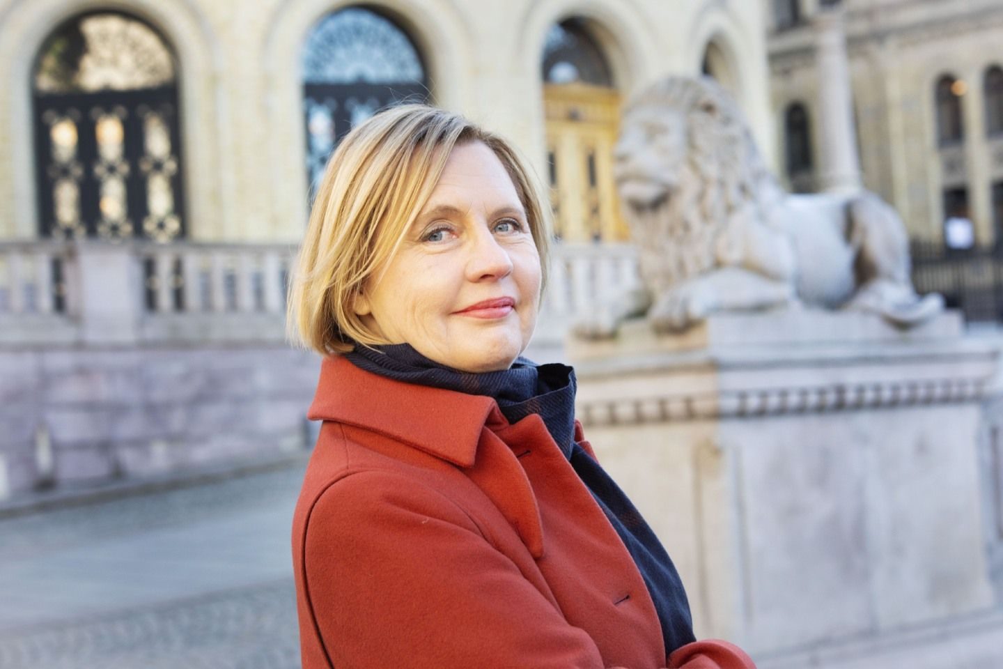 Likestillingsforsker Mari Teigen, utenfor Stortinget i Oslo