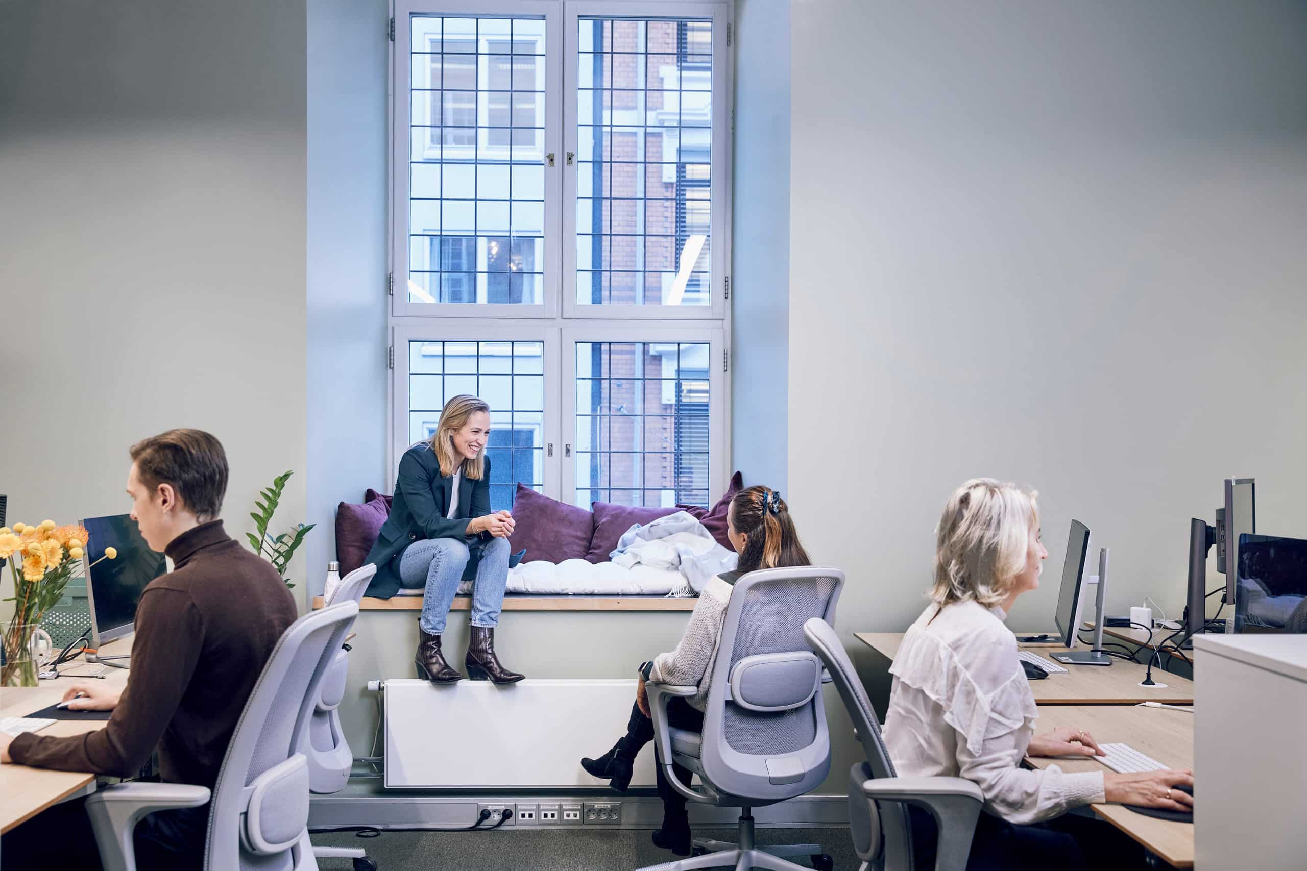 Fornøyde medarbeidere i kontrolandskap