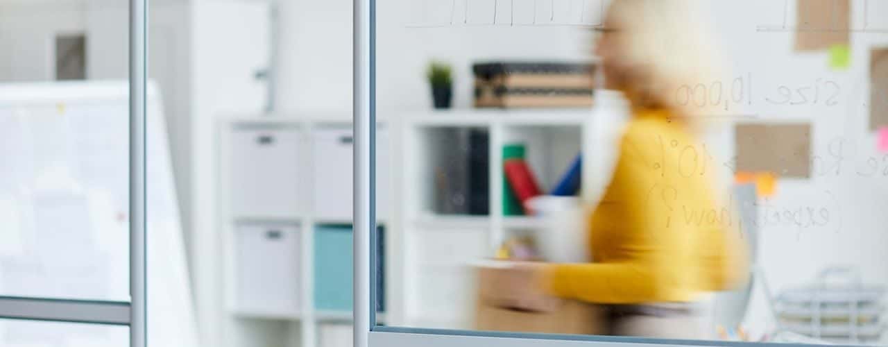 omorganisering og nedbemmaning