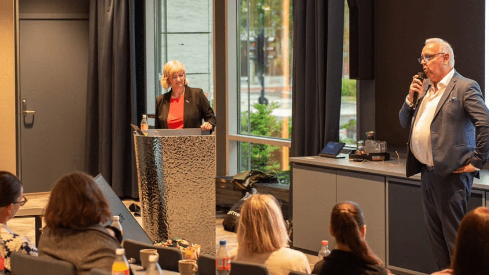 Audun Ingvartsen taler for avdeling Stor-Oslo sammen med avdelingsleder Anne Gro Engen