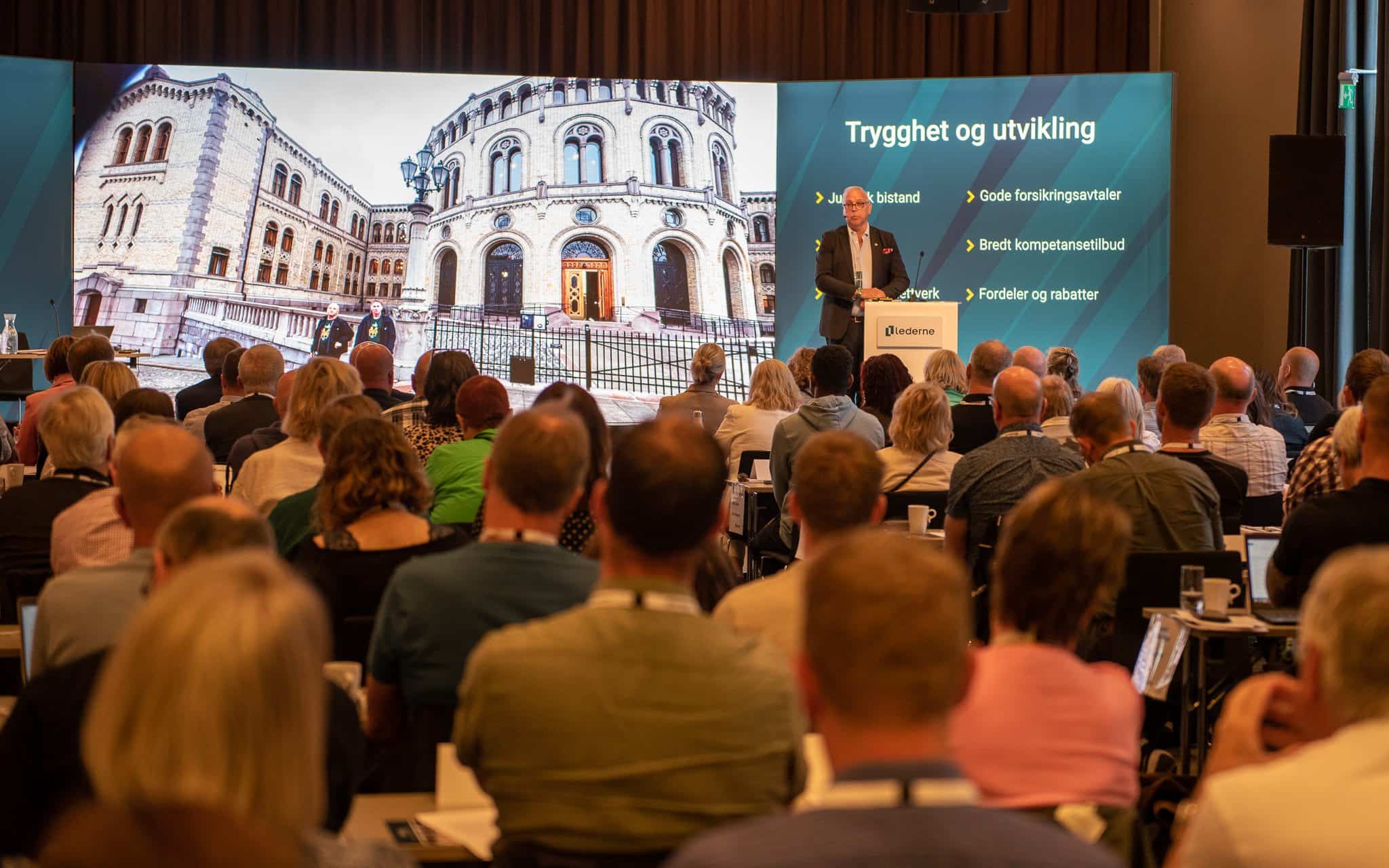 Audun Ingvartsen holder tale på kongressen i 2023.