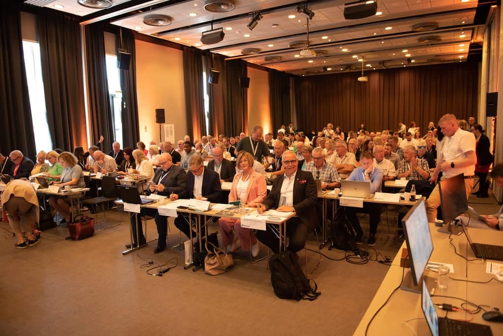 Audun Ingvartsen, Liv Spjeld By og Stein Zander på kongressen i 2023.