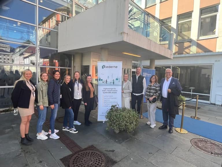 En rekke medlemmer fra Securitas deltok på konferansen. Her avbildet sammen med forbundsleder Audun Ingvartsen og nestleder Liv Spjeld By