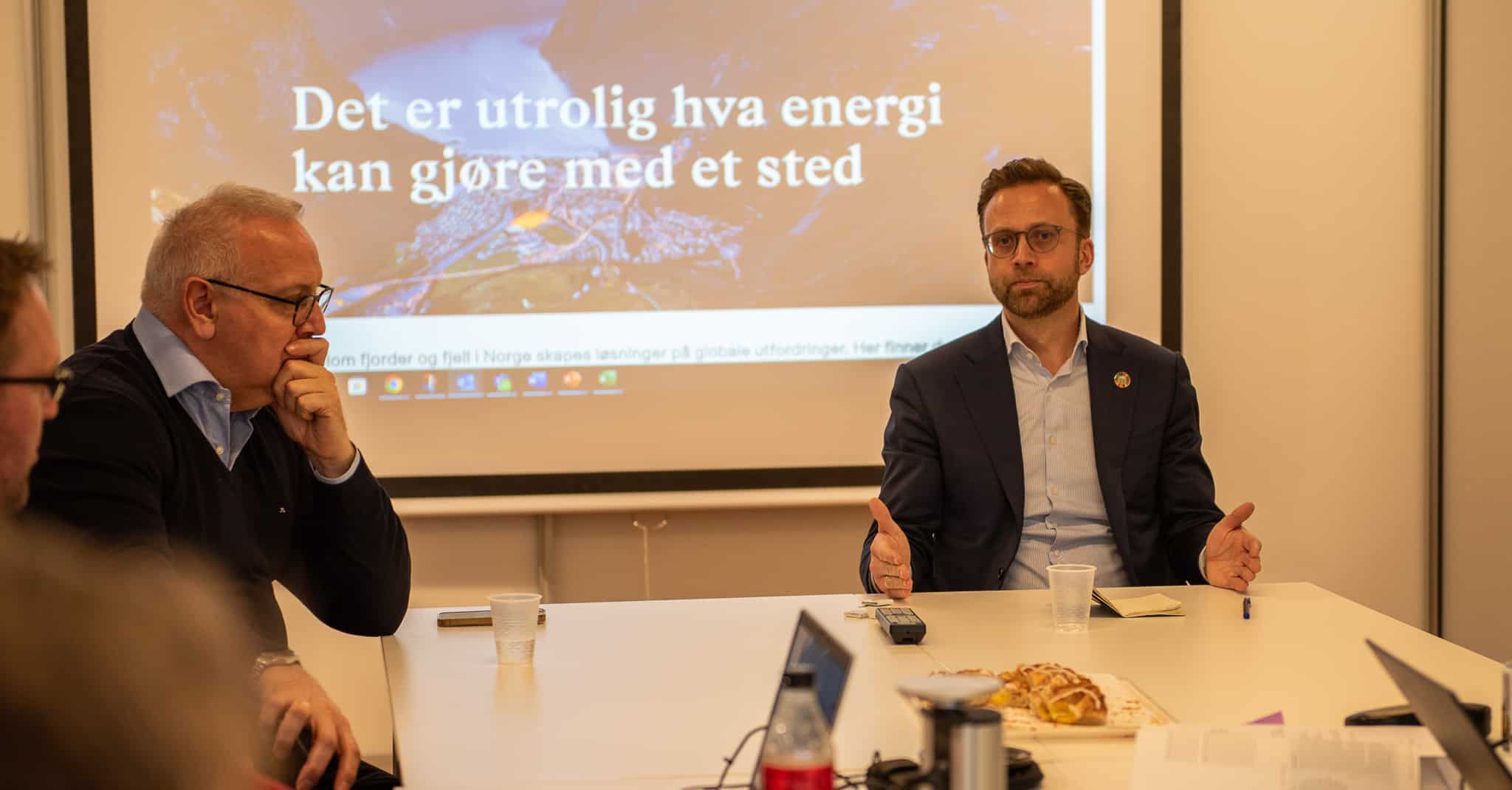 Lederne i energi-dialog med norske politikere.