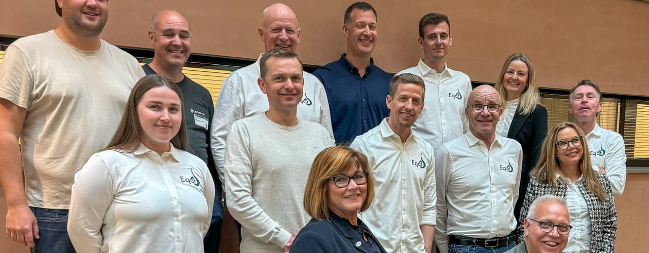 Forhandlingsutvalget smiler til kamera hos Offshore Norge