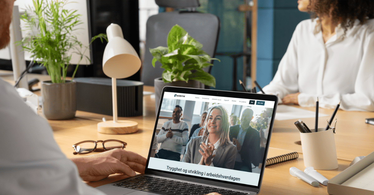 En laptop viser Ledernes hjemmeside