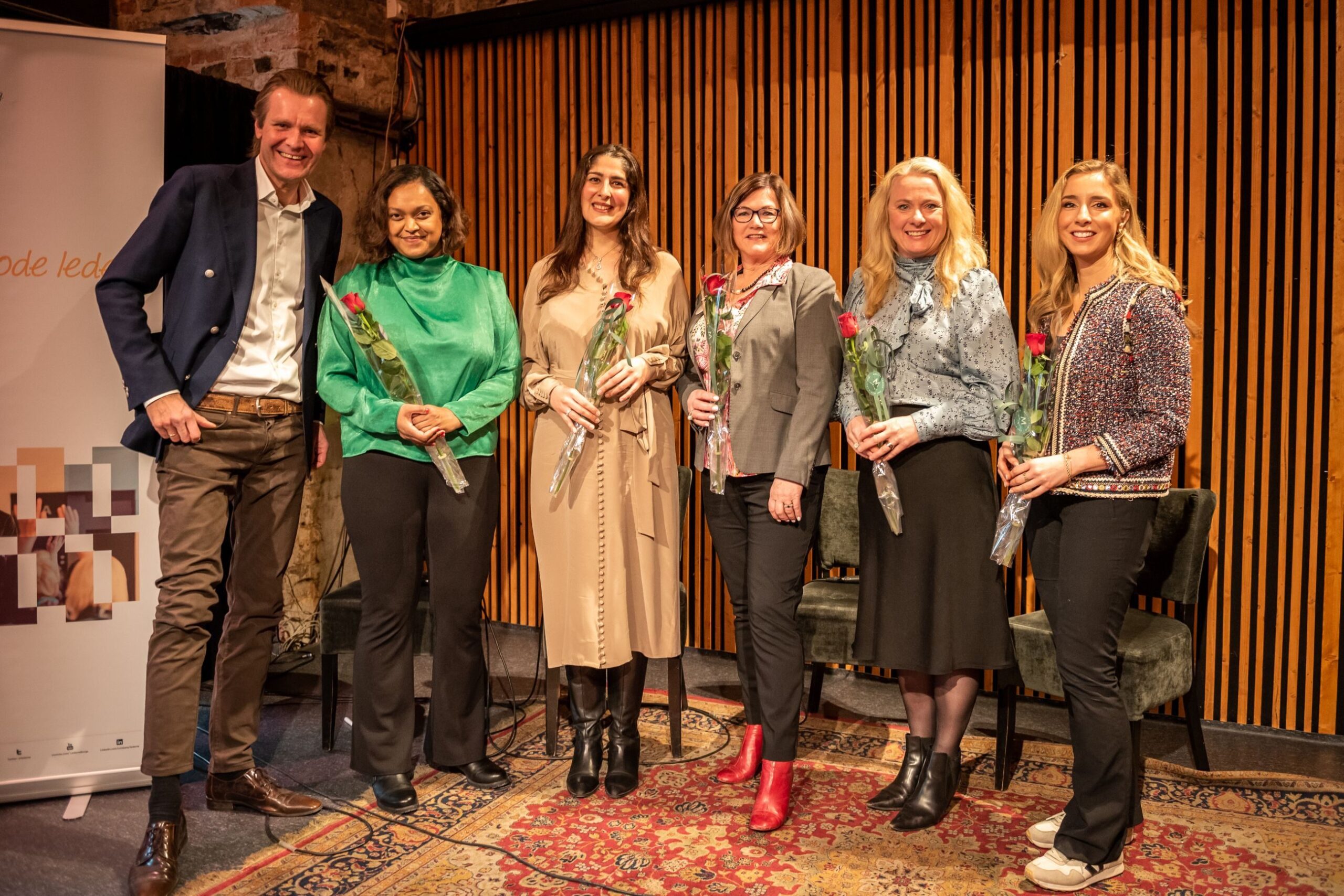 Fra venstre: programleder Erik Wold, Kamzy Gunaratnam, Parisa Bardouni, Liv Spjeld By, Anniken Hauglie og Christina Moe Gjerde