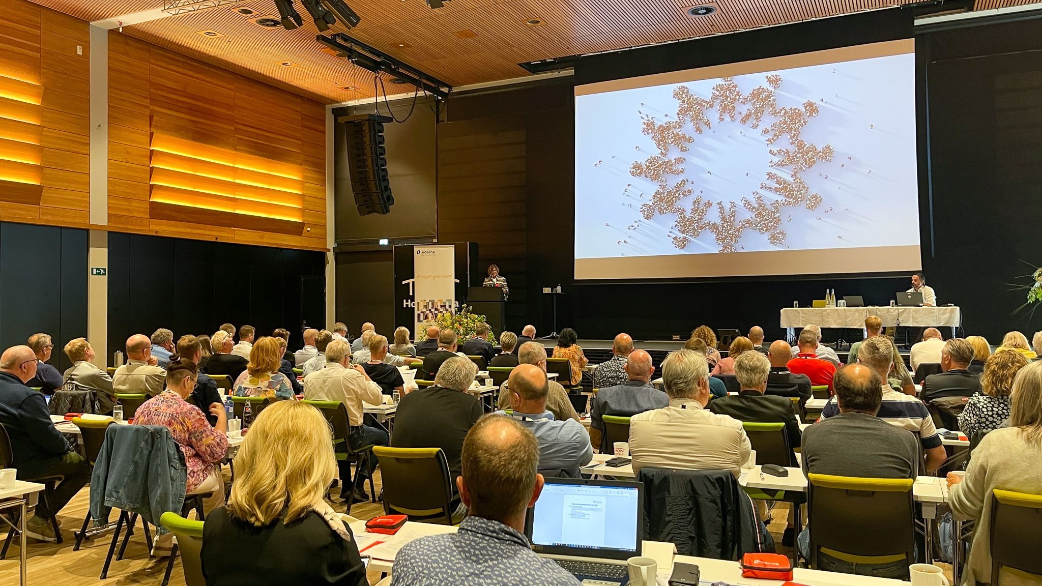 Ny resolusjon vedtatt på Ledernes landsmøte- Nestleder Liv taler til delegatene