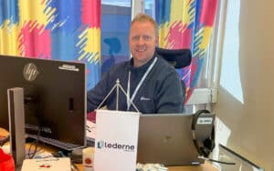 Sigurd Andre Maraas sitter på kontoret sitt