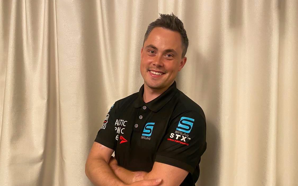 Tett på et medlem med Simon Langfjell.