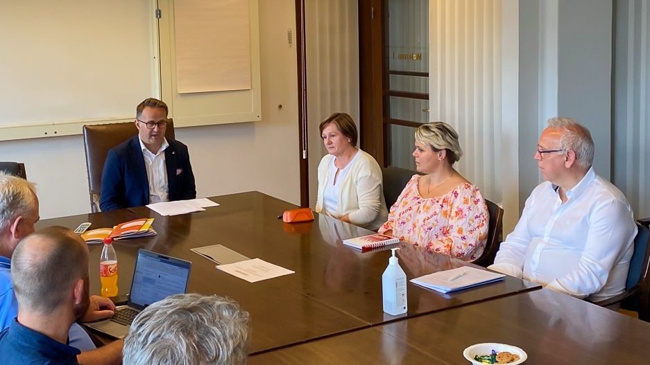 Forhandlingsutvalget sitter hos Riksmekler