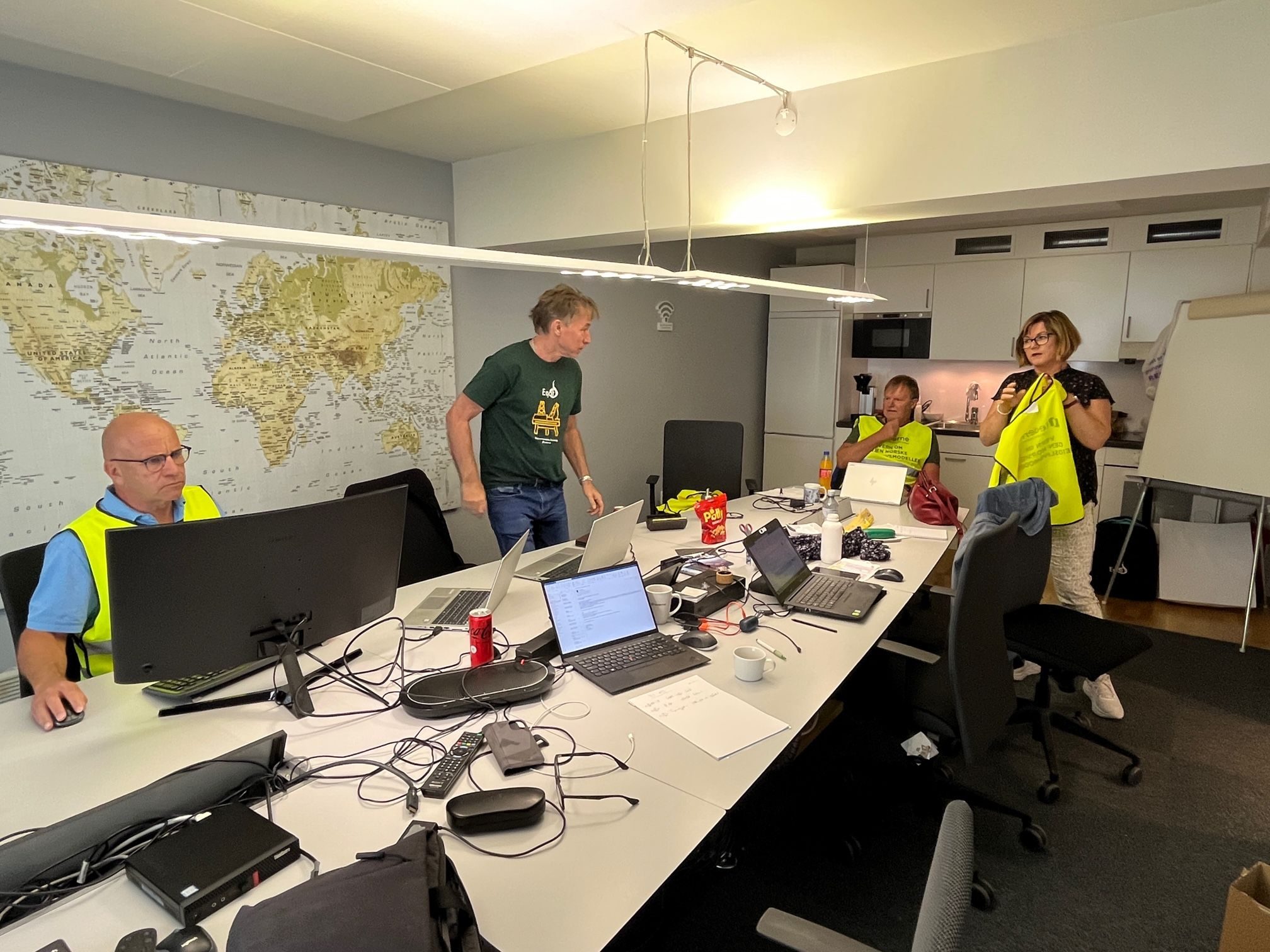 (fra venstre); Leder avd. teknikere og fagarbeidere Hans Fjære Øvrum, nestleder i Lederne Liv Spjeld By, leder Eqaf/Lederne Per Helge Ødegaard og styremedlem nestleder Eqaf/Lederne Terje Herland.