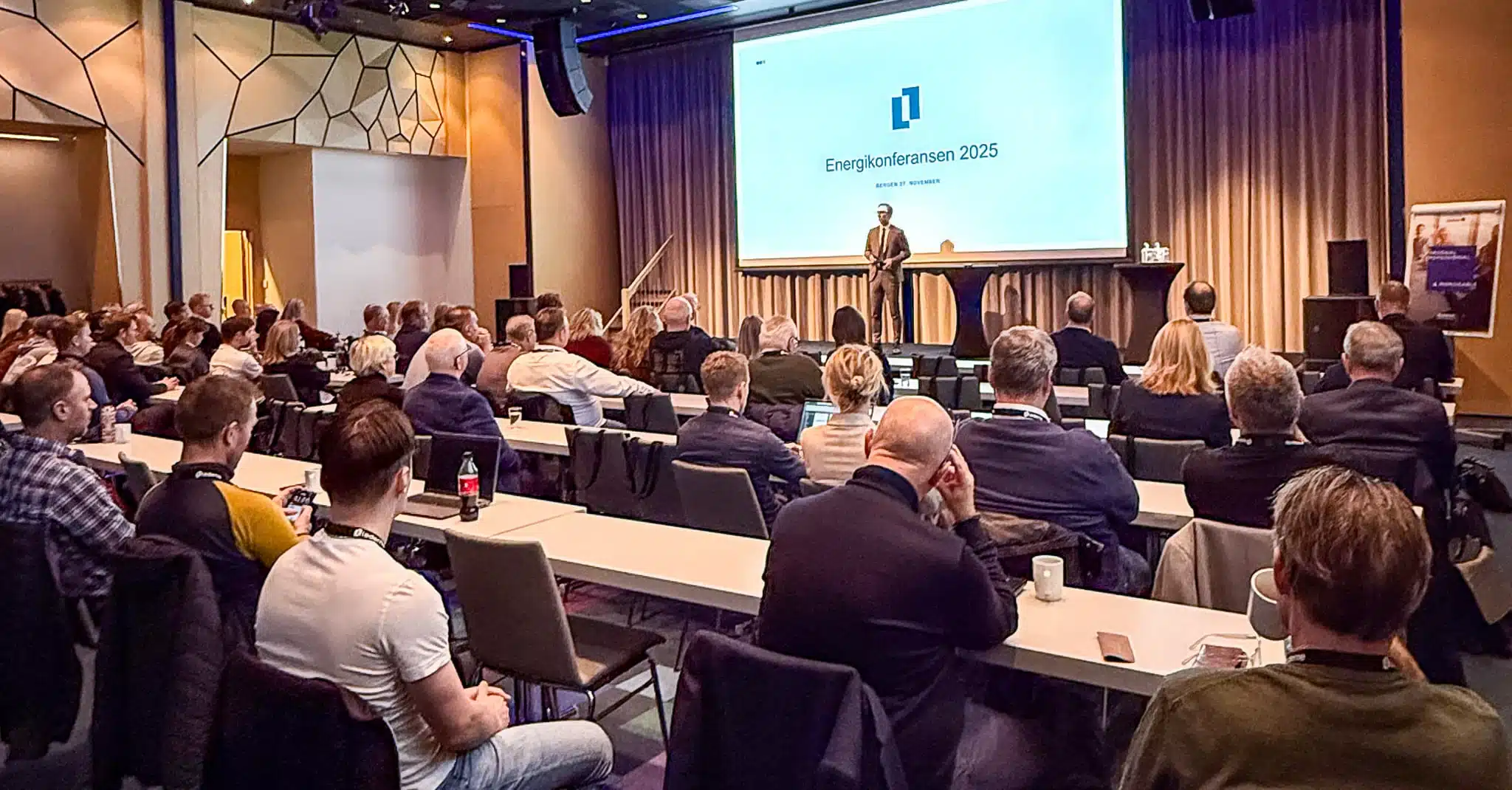Overaiktsbilde av deltakerne fra Energikonferansen 2025
