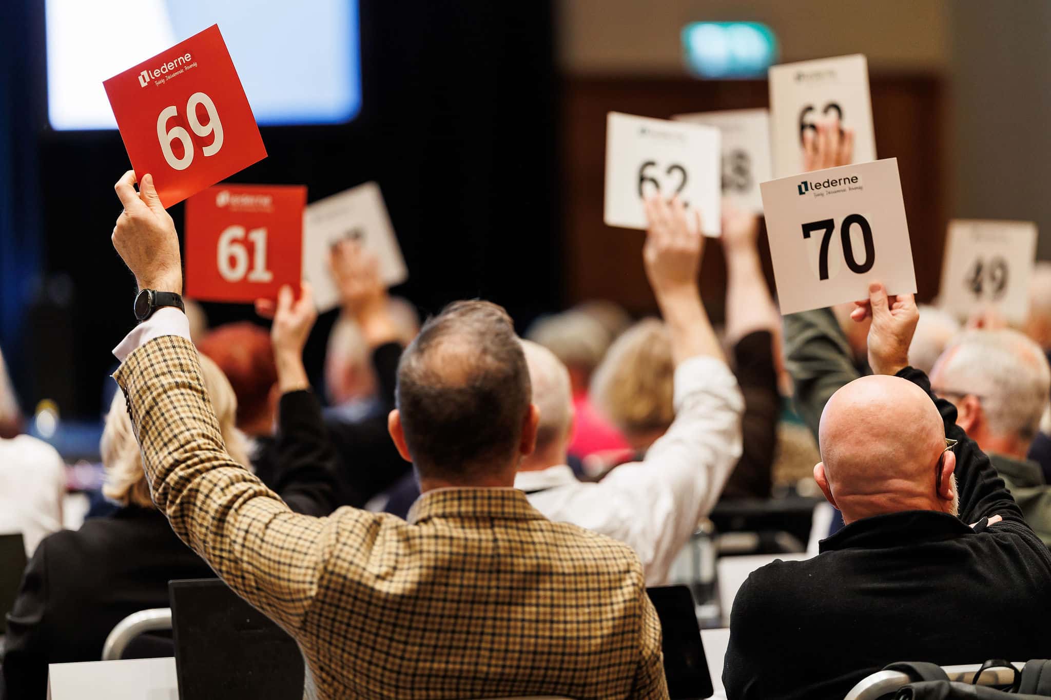 Bilde illustrerer stemmesedler på kongress