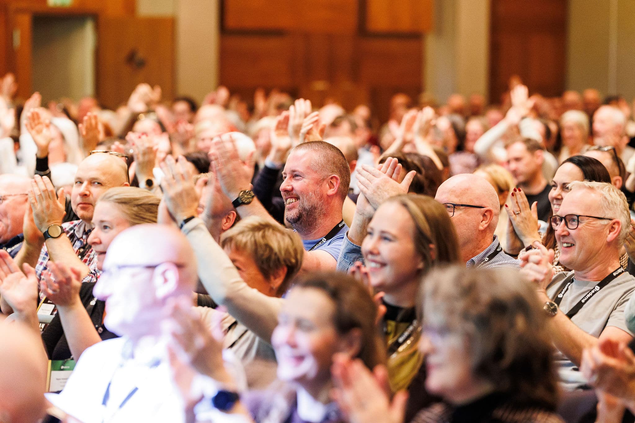Fornøyd forsamling på konferanse