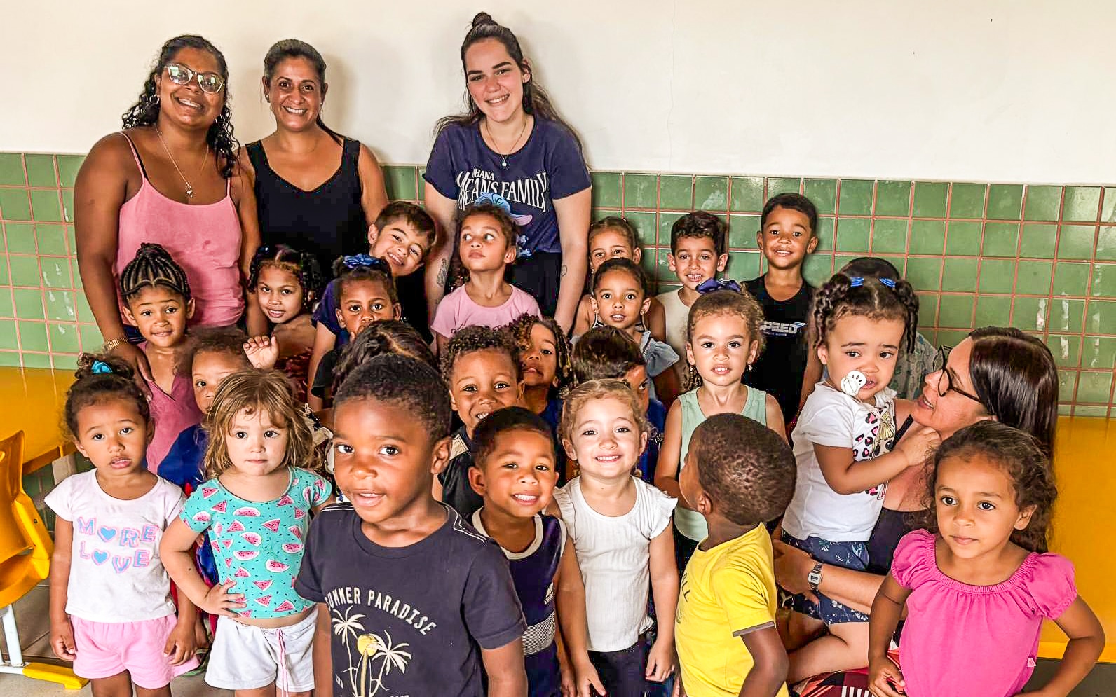 Ansatte og barn ved mødrehjemmet Abrigo.