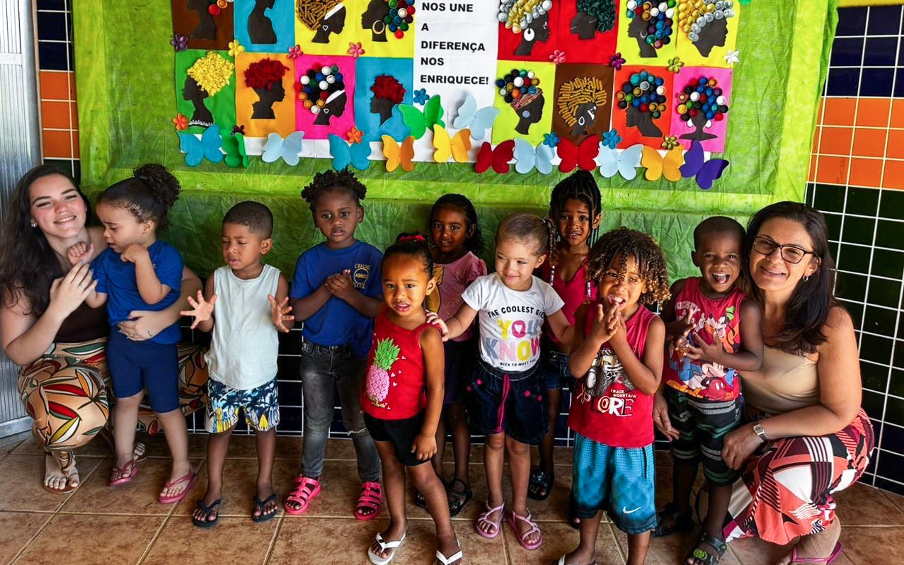 Ansatte og barn ved mødrehjemmet Abrigo.