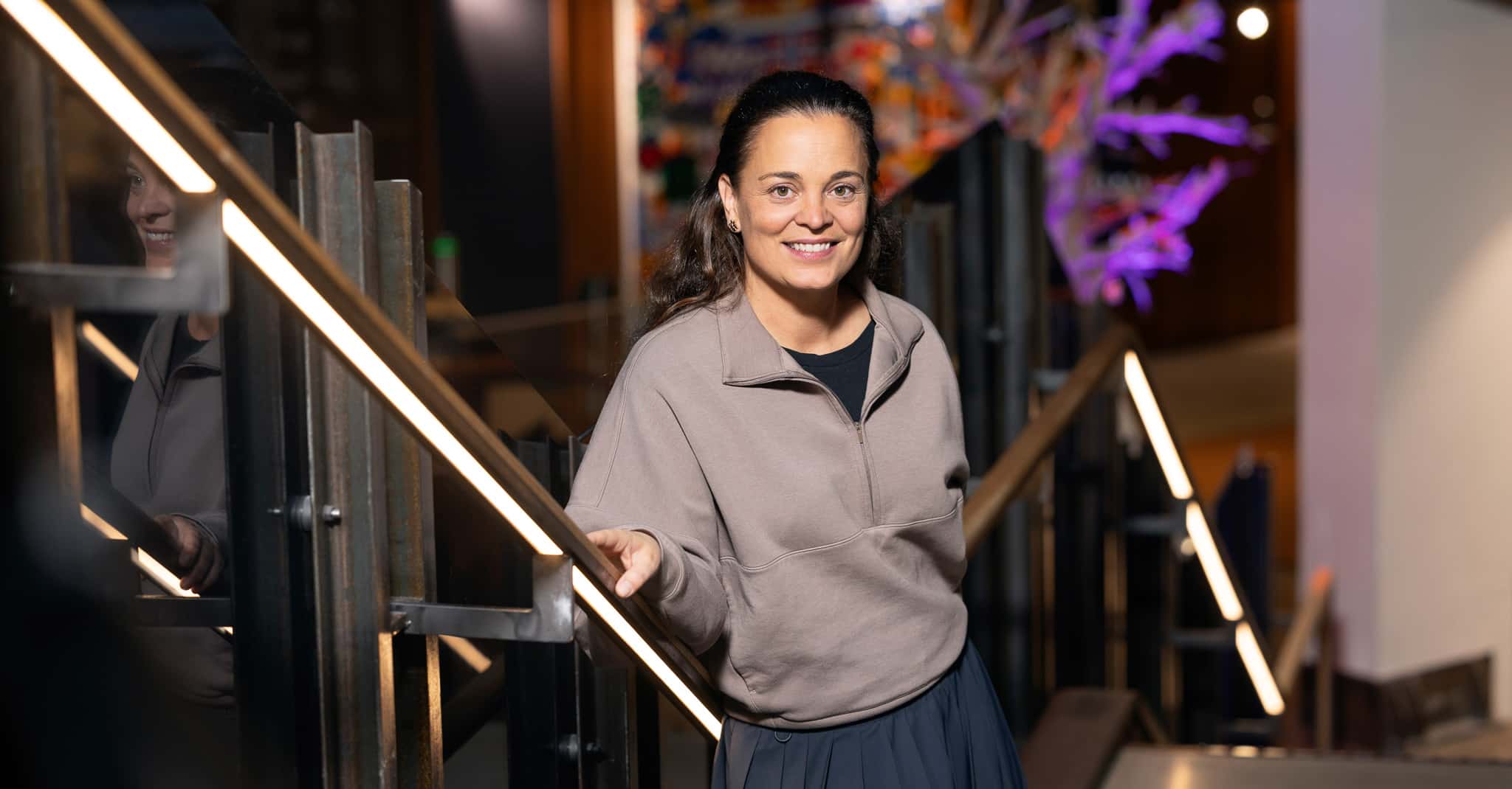 Liv Dingsør står i en trapp.