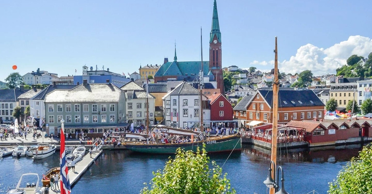 Utsikt over Pollen i Arendal under Arendalsuka.